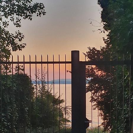 Molo - Residenza Con Accesso Diretto Al Lago Lazise Luaran gambar